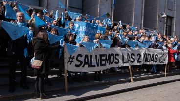 A favor y en contra, martes de doble manifestación sobre el aborto legal y seguro.