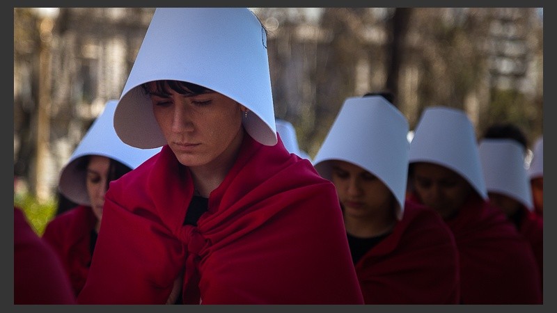 La intervención a favor de la legalización del aborto este miércoles por el centro de la ciudad.