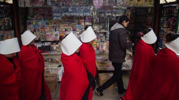 La intervención a favor de la legalización del aborto este miércoles por el centro de la ciudad.