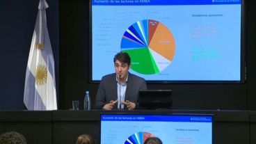 Iguacel apoyó su exposición con gráficos.