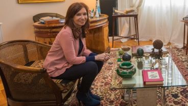 El juez pide allanar los domicilios de la ex presidenta.