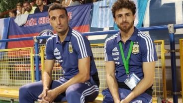 Scaloni y Aimar, al frente de la selección hasta que la AFA defina el DT.