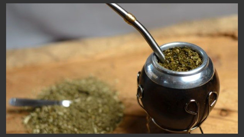 Los argentinos consumen 110 litros anuales de mate por persona.