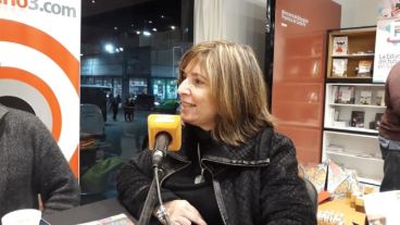 Carina Cabo cuando estuvo en la feria del libro de Rosario.