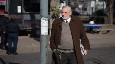 El ministro de Justicia provincial, Ricardo Silverstein, arribando al lugar.