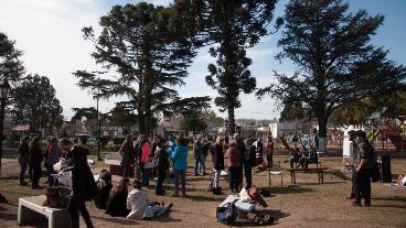 Una clase pública en la plaza de Zavalla.