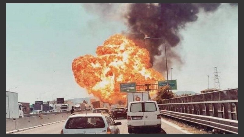 El estallido se produjo este lunes en plena autopista.