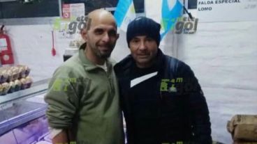 El Zurdo fue a comprar el asado y el carnicero le pidió una foto.