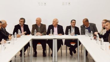 El gobernador encabezó este lunes la reunión en Rosario.