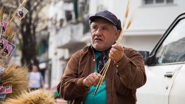 Uno de los tantos vendedor en la tarde del martes.