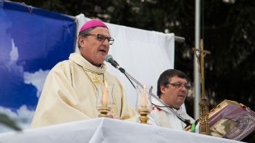 Eduardo Martín en la misa celebrada en la plaza Libertad.