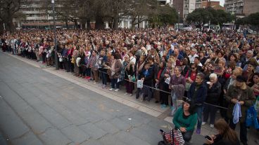 Mucha gente en plzaa Libertad.