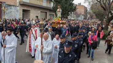 La procesión por las calles de Rosario.
