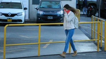 Viento y frío, el combo que se instaló este sábado a la tarde en Rosario.