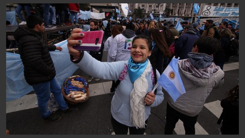 El celeste de la campaña contra el aborto legal. 