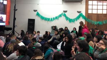 El seguimiento de la sesión en la Facultad de Humanidades.