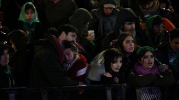 La frustración de "las pibas" tras la votación.
