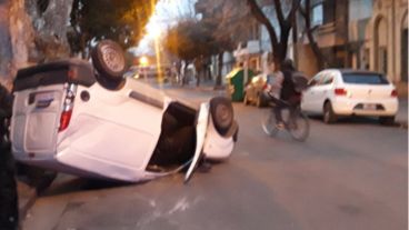 El vehículo quedó con las ruedas para arriba.