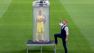 La mágica presentación de Santi Cazorla en Villarreal.