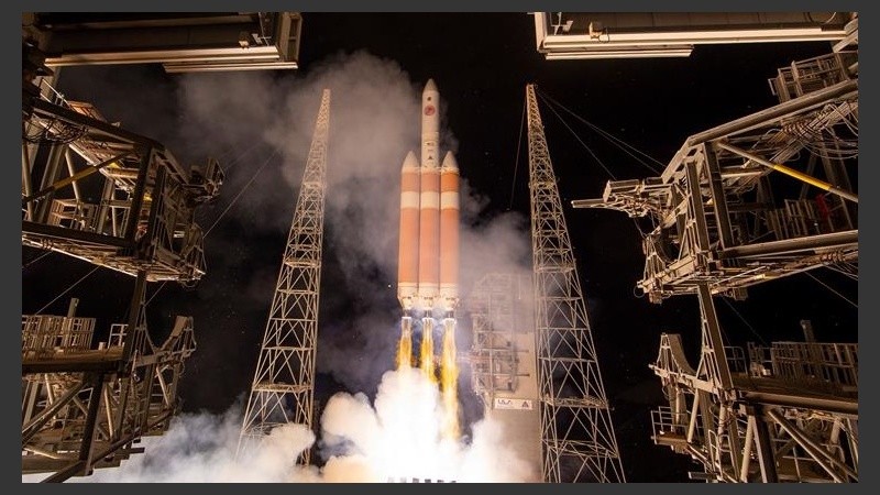 La astronave partió este domingo a la madrugada.