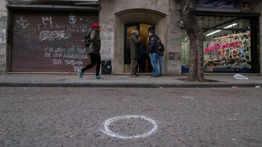 El frente del edificio baleado en San Luis al 1400.