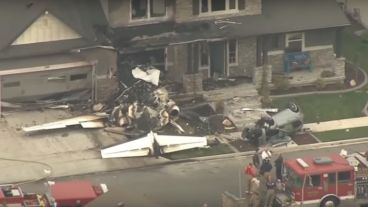 El avión se incrustó en la vivienda este lunes a la madrugada.