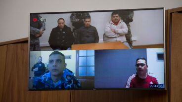 Los acusados participan de la audiencia de apelación por videoconferencia.
