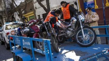 Muchos conductores sin casco y rodados sin papeles.