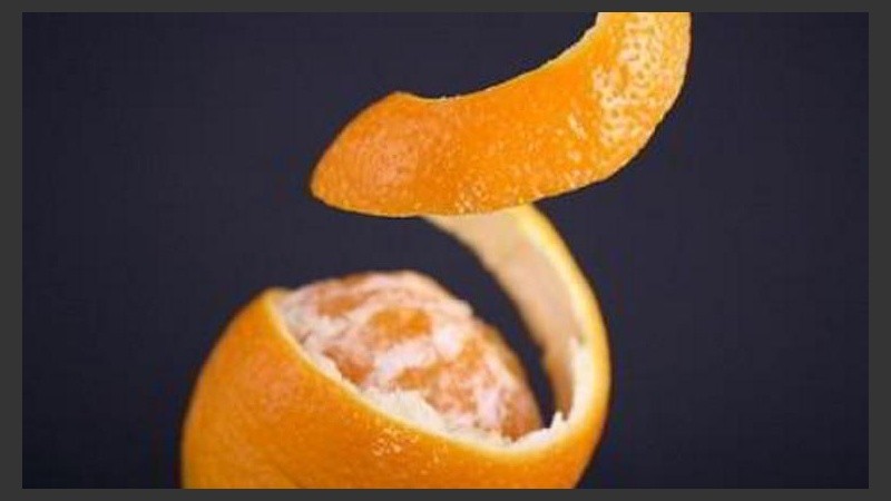 Buena tarde para pelar una naranja.