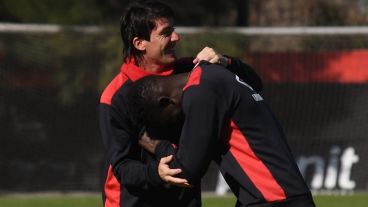 El Gato quiere jugar.