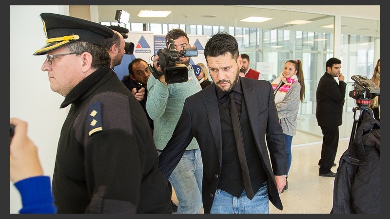 Matías Messi saliendo de la sala del centro de Justicia Penal.