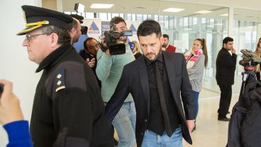 Matías Messi saliendo de la sala del centro de Justicia Penal.
