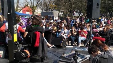 Clase pública desarrollada el viernes último, frente al Mercado del Patio.