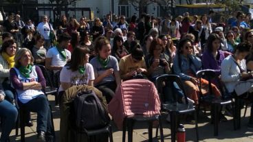 Clase pública desarrollada el viernes último, frente al Mercado del Patio.