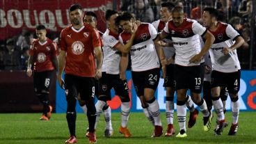 Todos abrazan a Fontanini, autor del segundo.