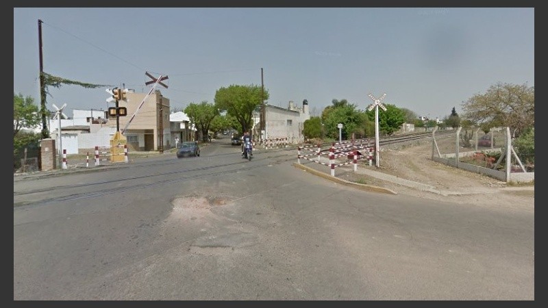 El paso a nivel de Solís y las vías.