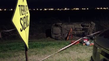 Así quedó el Megane frente al ingreso a Tierra de sueños 2.