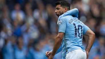 El Kun anotó tres este domingo.