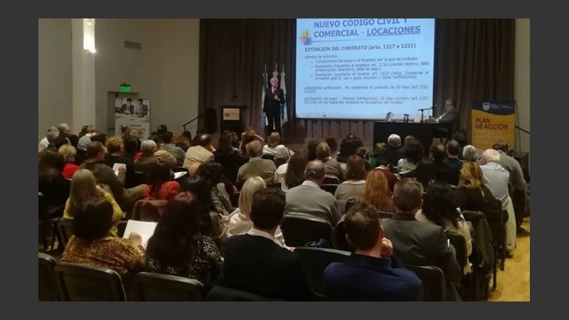 El curso es dictado por Altos Estudios Inmobiliarios. 