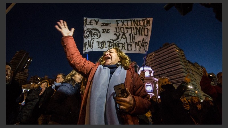 Una nutrida marcha frente al Monumento este martes.