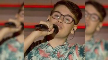 “Dejé de cantar en la ducha, ahora cierro la puerta cada vez que tengo que ensayar algo, porque no me gusta mi voz”, dijo Julián.