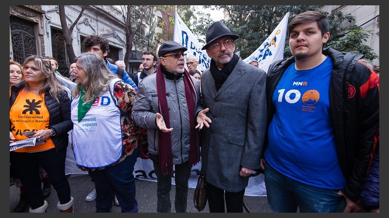 El rector Floriani en la marcha con la titular de Coad, Laura Ferrer Varela. 