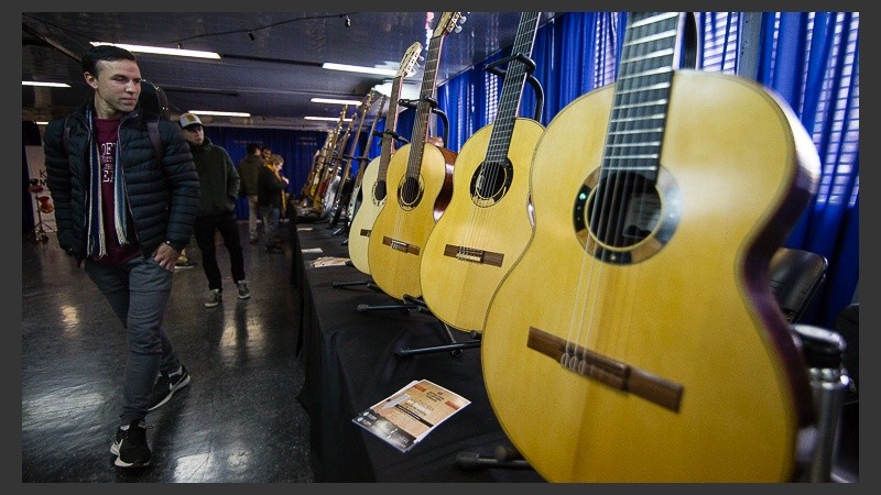Guitarras criollas en la muestra quese vio este fin de semana en el Centro Cultural Roberto Fontanarrosa.
