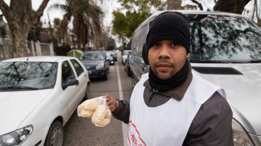 El joven de 25 años que vino a trabajar desde Venezuela.