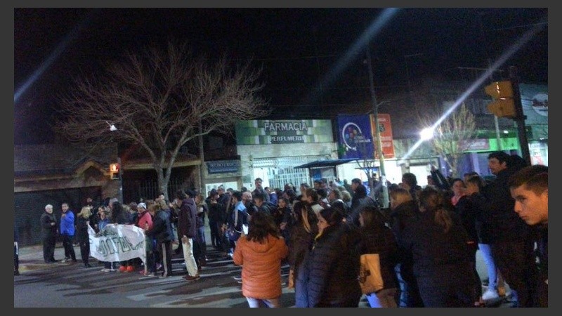 Cerraron sus comercios y salieron a la calle a pedir seguridad | Rosario3