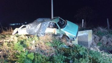 Así quedó el Renault 11 en el que viajaban las víctimas fatales.