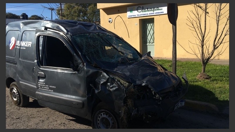 La Kangoo que intervino en el accidente fatal. 