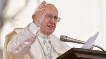 "Esta herida abierta nos desafía a que estemos firmes y decididos en la búsqueda de la verdad y de la justicia", dijo Francisco.