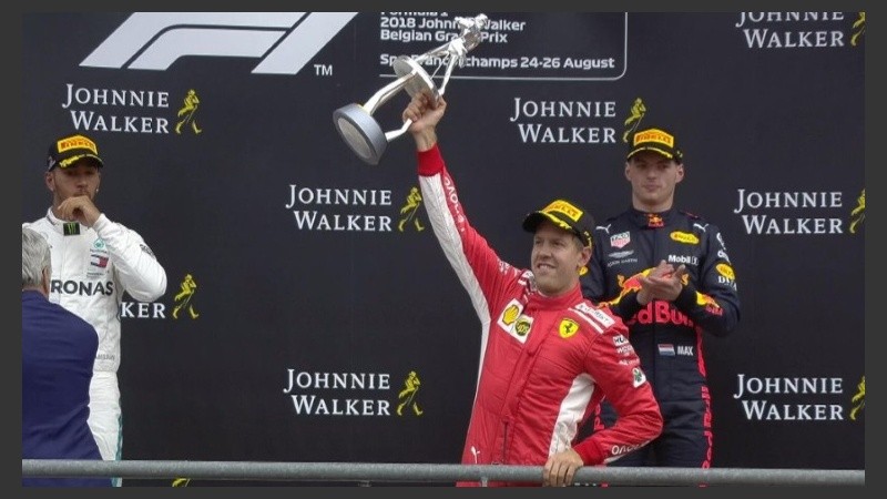 Con esta victoria, Vettel recortó siete puntos a Hamilton en la lucha por el pentacampeonato que mantienen ambos pilotos.
