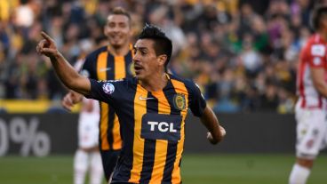 Camacho probó un par de veces en el primer tiempo y la embocó.